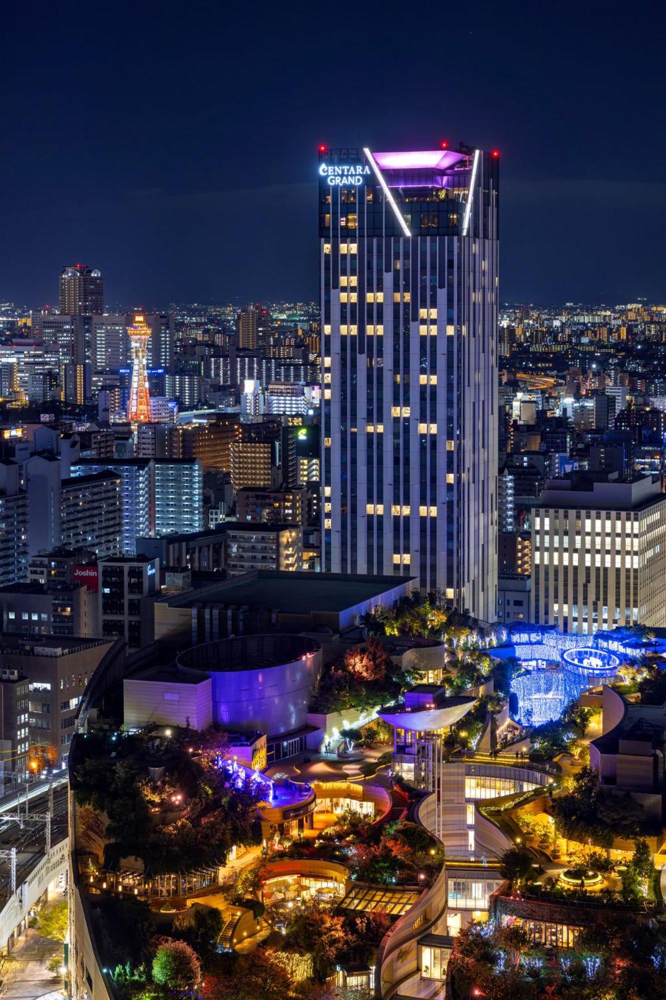 Centara Grand Hotel Ōsaka Extérieur photo The hotel at night